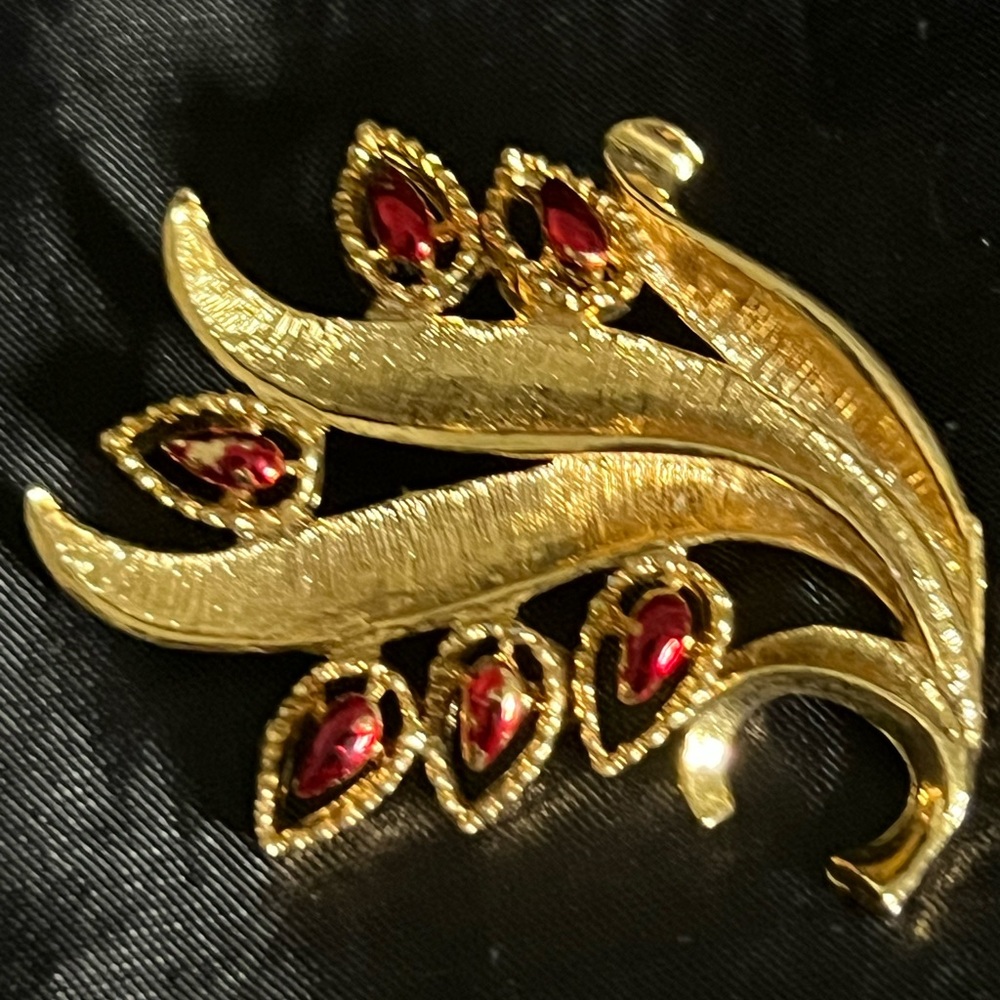 Vintage Gold Tone Gerry Red Acrylic Painted Brooch Leaf Design Jewelry